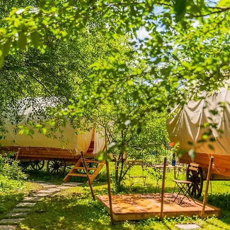 Luxury tent Dragonfly Gardens - The Wagons