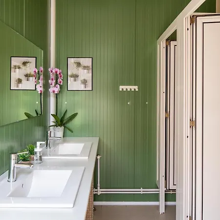 Dragonfly Gardens - The Wagons *