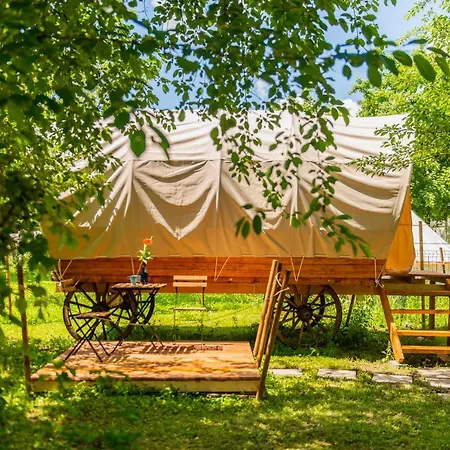 Dragonfly Gardens - The Wagons Luxury tent Brasov
