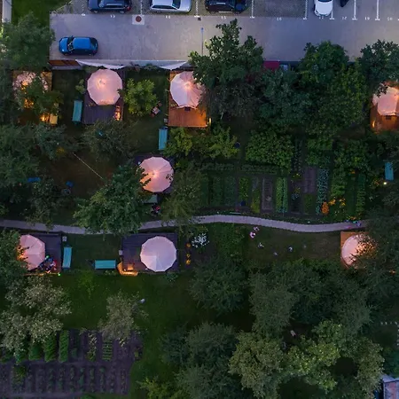 Dragonfly Gardens - The Wagons Glamping *