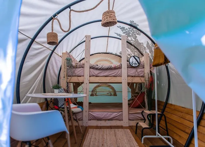 Glamping Dragonfly Gardens - The Wagons *